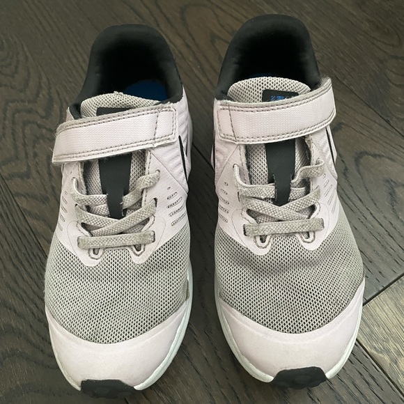 Girls Nike Lilac Shoes Size 13C - Picture 4 of 4
